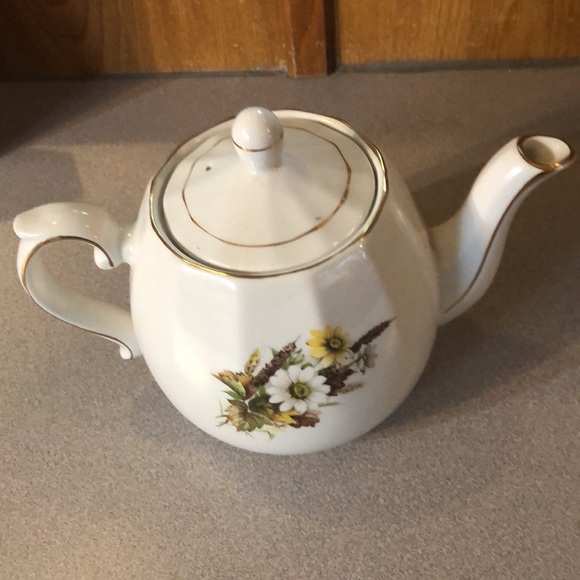 Vintage Ellgreave ironstone teapot - Picture 2 of 7
